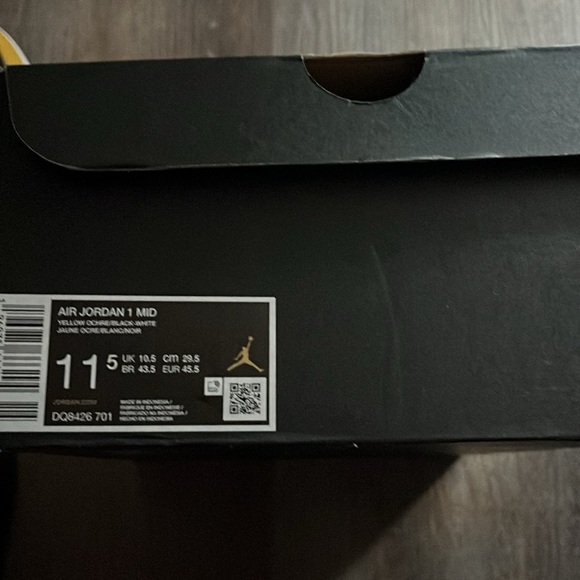 Air Jordan 1 MID great condition - Picture 2 of 2